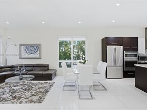 6671 NW 105th Pl 6671, Doral FL 33178