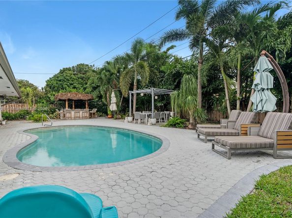 2210 NE 62nd St, Fort Lauderdale FL 33308