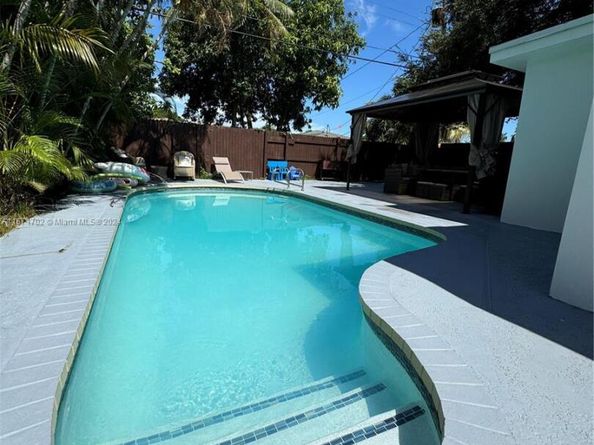 1829 NE 176th St, North Miami Beach FL 33162