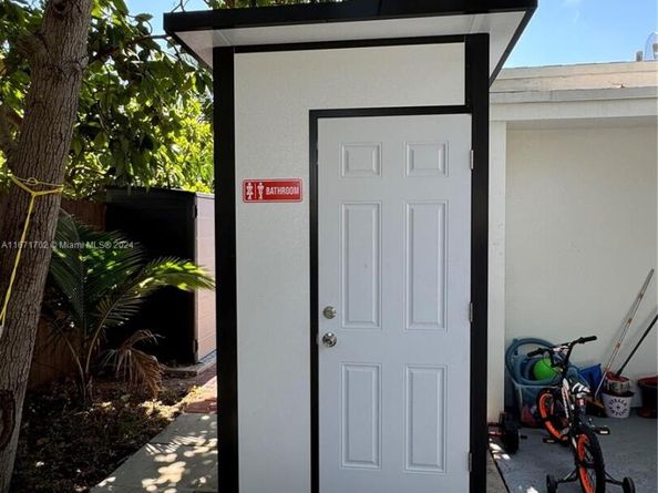 1829 NE 176th St, North Miami Beach FL 33162