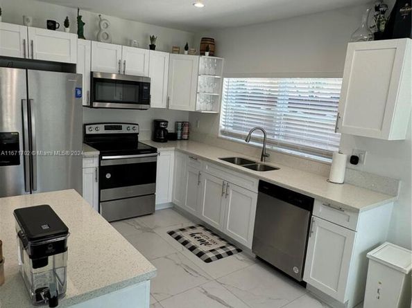 1829 NE 176th St, North Miami Beach FL 33162