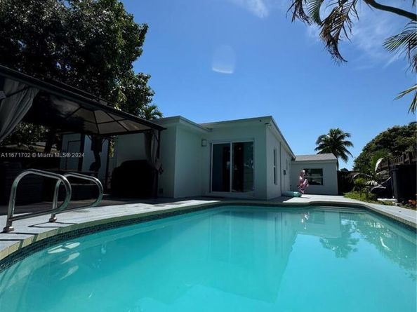1829 NE 176th St, North Miami Beach FL 33162