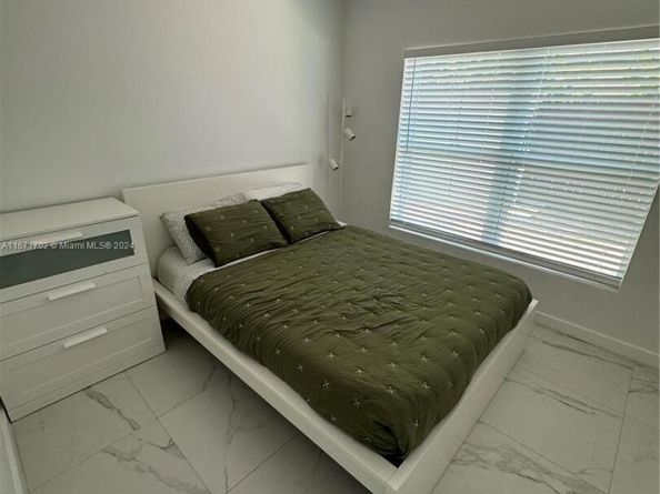 1829 NE 176th St, North Miami Beach FL 33162