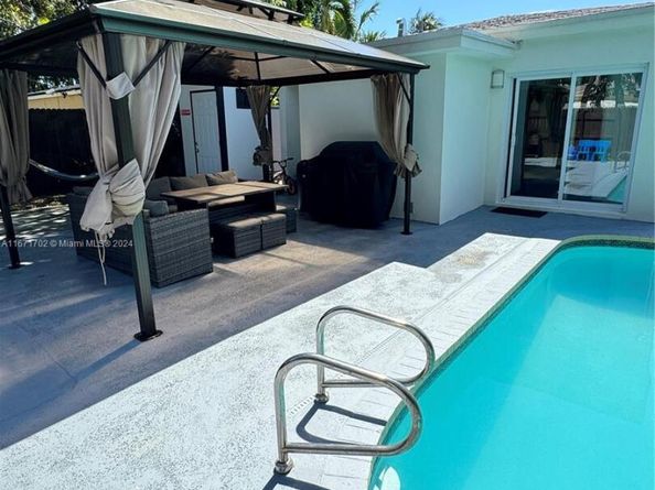 1829 NE 176th St, North Miami Beach FL 33162