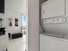 1871 NW S River Dr 1507, Miami FL 33125