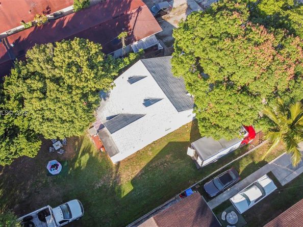 2142 NW 33rd St, Miami FL 33142