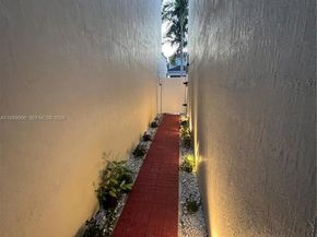 330 NW 33rd Ln, Pompano Beach FL 33069