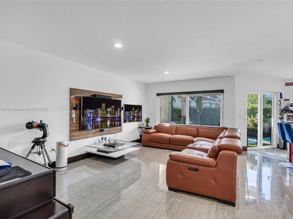 4450 NW 109th Ct, Doral FL 33178