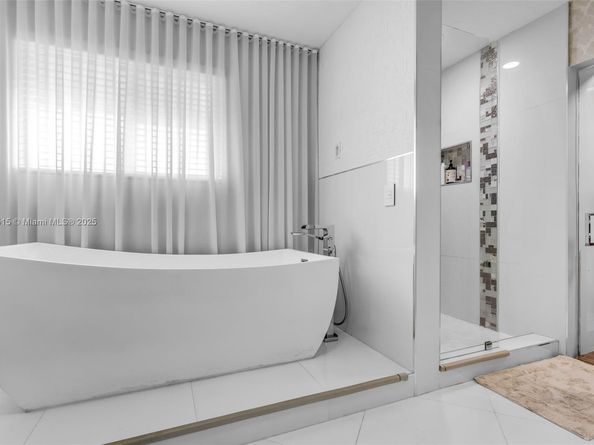 4450 NW 109th Ct, Doral FL 33178