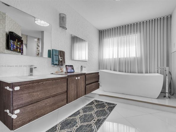 4450 NW 109th Ct, Doral FL 33178