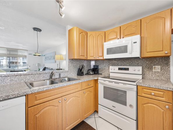 3550 NE 169th St 112, North Miami Beach FL 33160
