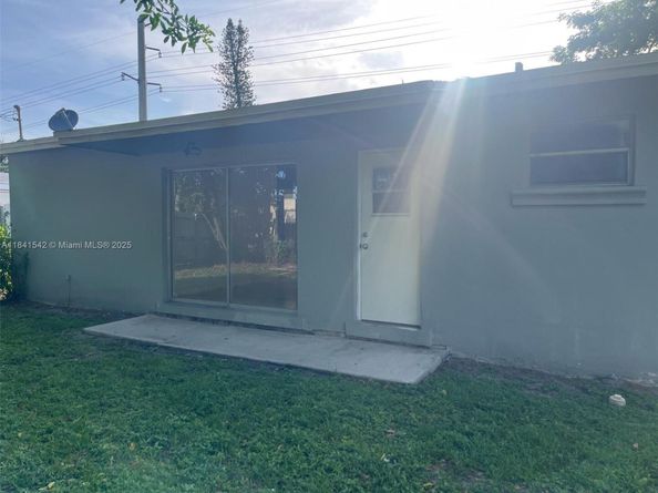 1450 N 64th Ave, Hollywood FL 33024
