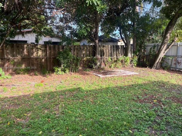 1450 N 64th Ave, Hollywood FL 33024