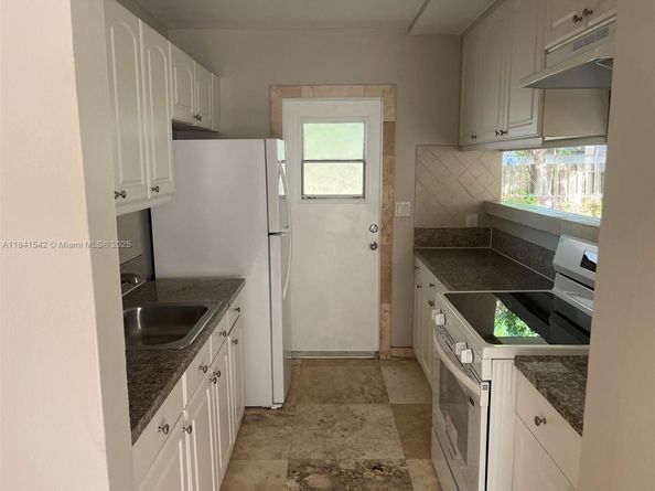 1450 N 64th Ave, Hollywood FL 33024