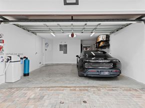 1056 N Victoria Park Rd, Fort Lauderdale FL 33304