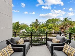 1056 N Victoria Park Rd, Fort Lauderdale FL 33304