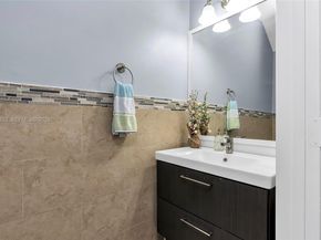 3892 Tree Top Dr, Weston FL 33332