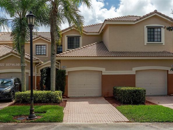 3892 Tree Top Dr, Weston FL 33332