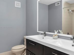 3892 Tree Top Dr, Weston FL 33332