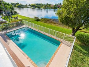 1008 NW 180th Ave, Pembroke Pines FL 33029