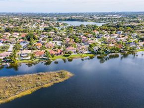 1008 NW 180th Ave, Pembroke Pines FL 33029