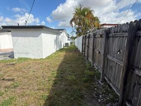 1014 W 66th St, Hialeah FL 33012