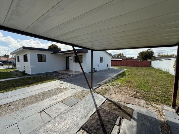 1014 W 66th St, Hialeah FL 33012