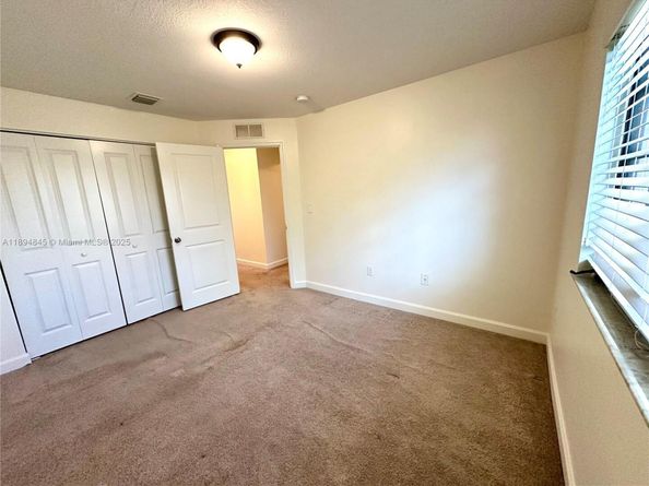 404 NE 194th Ter, Miami FL 33179