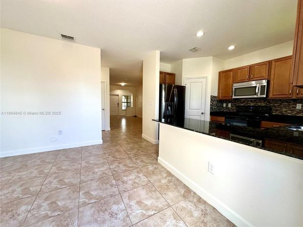 404 NE 194th Ter, Miami FL 33179