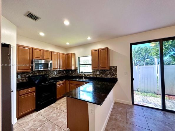 404 NE 194th Ter, Miami FL 33179