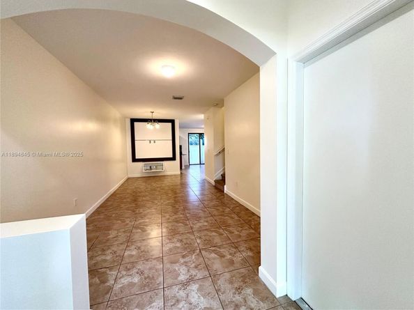 404 NE 194th Ter, Miami FL 33179