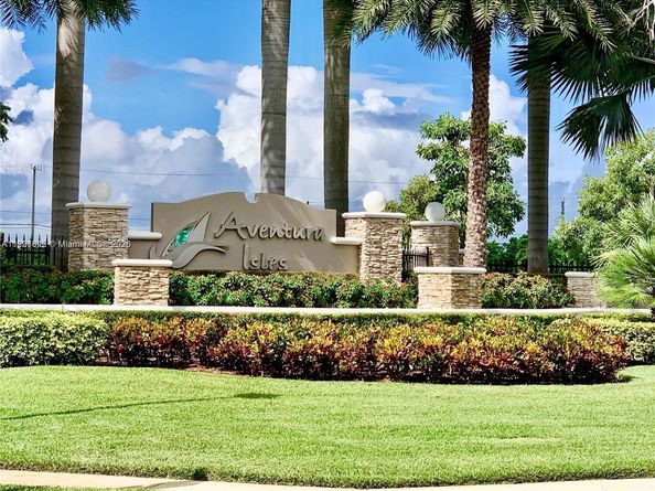 404 NE 194th Ter, Miami FL 33179