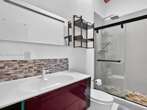 221 NE 212th St, Miami FL 33179