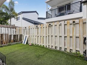 221 NE 212th St, Miami FL 33179