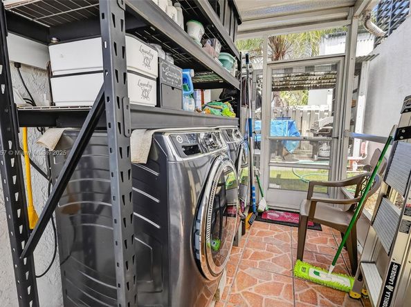 221 NE 212th St, Miami FL 33179