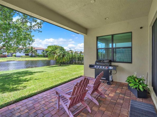 11824 SW 13th Ct, Pembroke Pines FL 33025