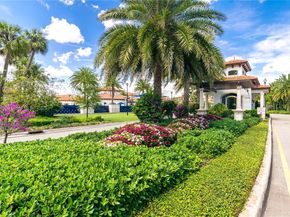 11824 SW 13th Ct, Pembroke Pines FL 33025