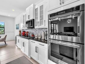 11824 SW 13th Ct, Pembroke Pines FL 33025