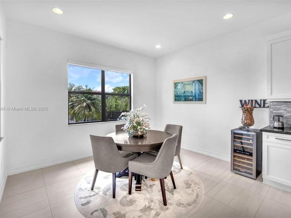11824 SW 13th Ct, Pembroke Pines FL 33025