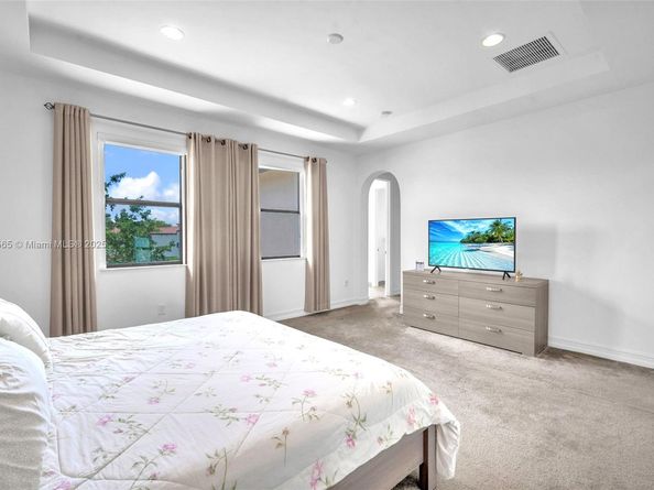 11824 SW 13th Ct, Pembroke Pines FL 33025