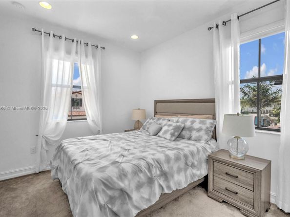11824 SW 13th Ct, Pembroke Pines FL 33025