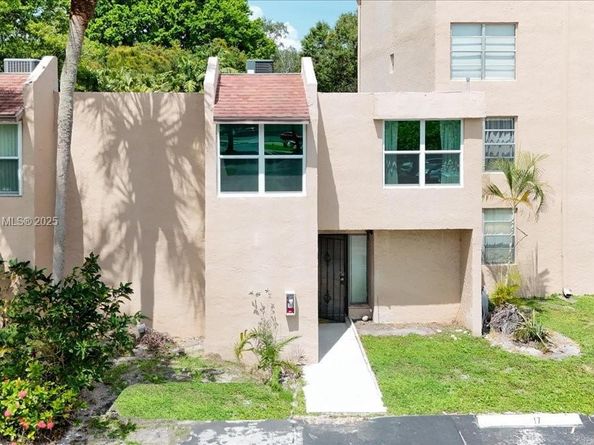 9450 Live Oak Pl 109, Davie FL 33324