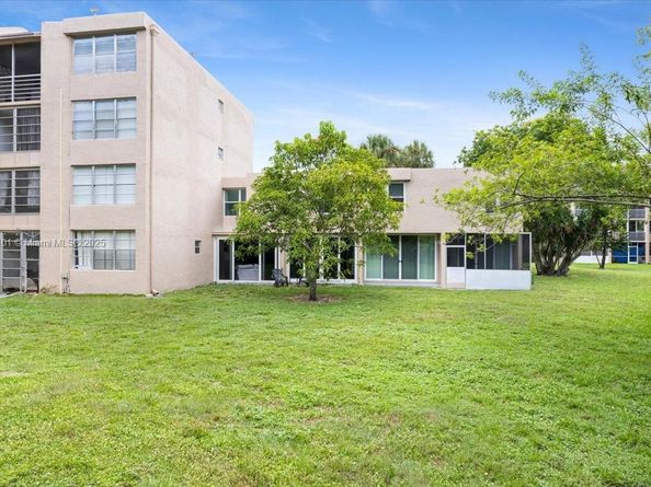 9450 Live Oak Pl 109, Davie FL 33324