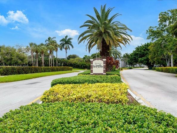 9450 Live Oak Pl 109, Davie FL 33324