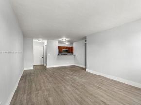 1530 Crescent Cir, West Palm Beach FL 33403