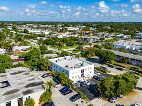 1530 Crescent Cir, West Palm Beach FL 33403