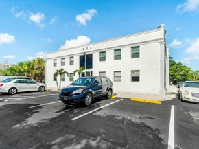 1530 Crescent Cir, West Palm Beach FL 33403