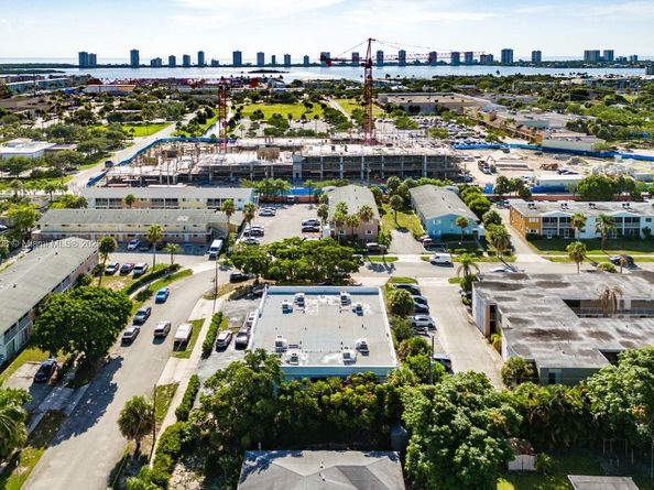 1530 Crescent Cir, West Palm Beach FL 33403