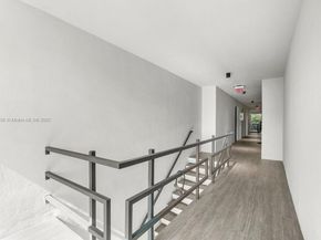 1530 Crescent Cir, West Palm Beach FL 33403