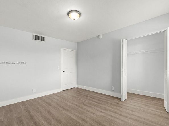 1530 Crescent Cir, West Palm Beach FL 33403